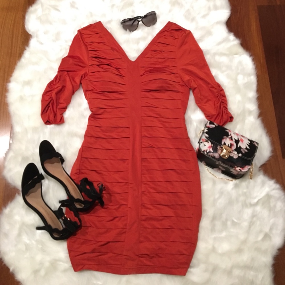 🎁BCBGMaxAzria V-neck bodycon dress- NWOT